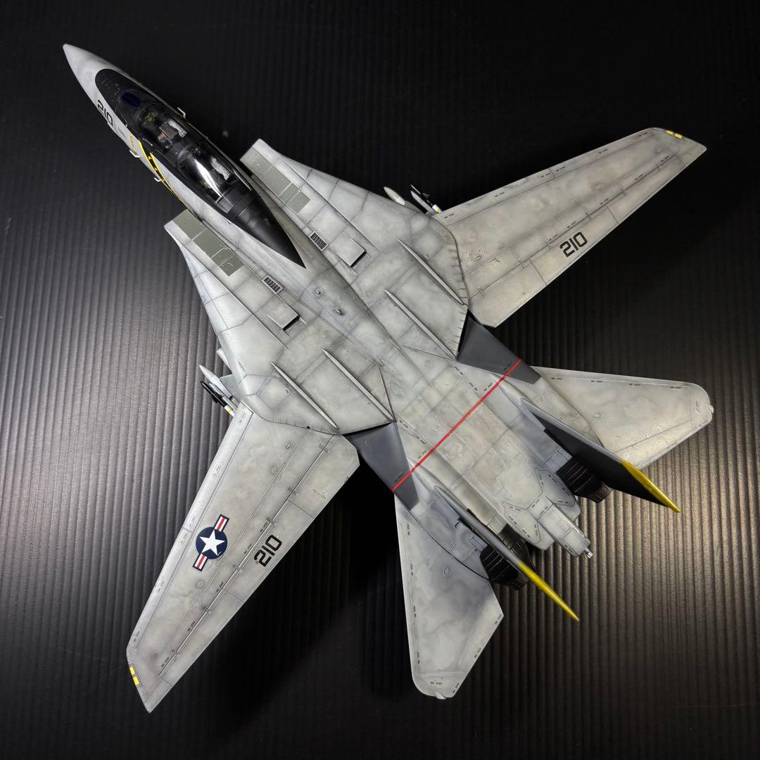 F-14A トムキャット ハイビジ 1/72プラモデル 完成品
