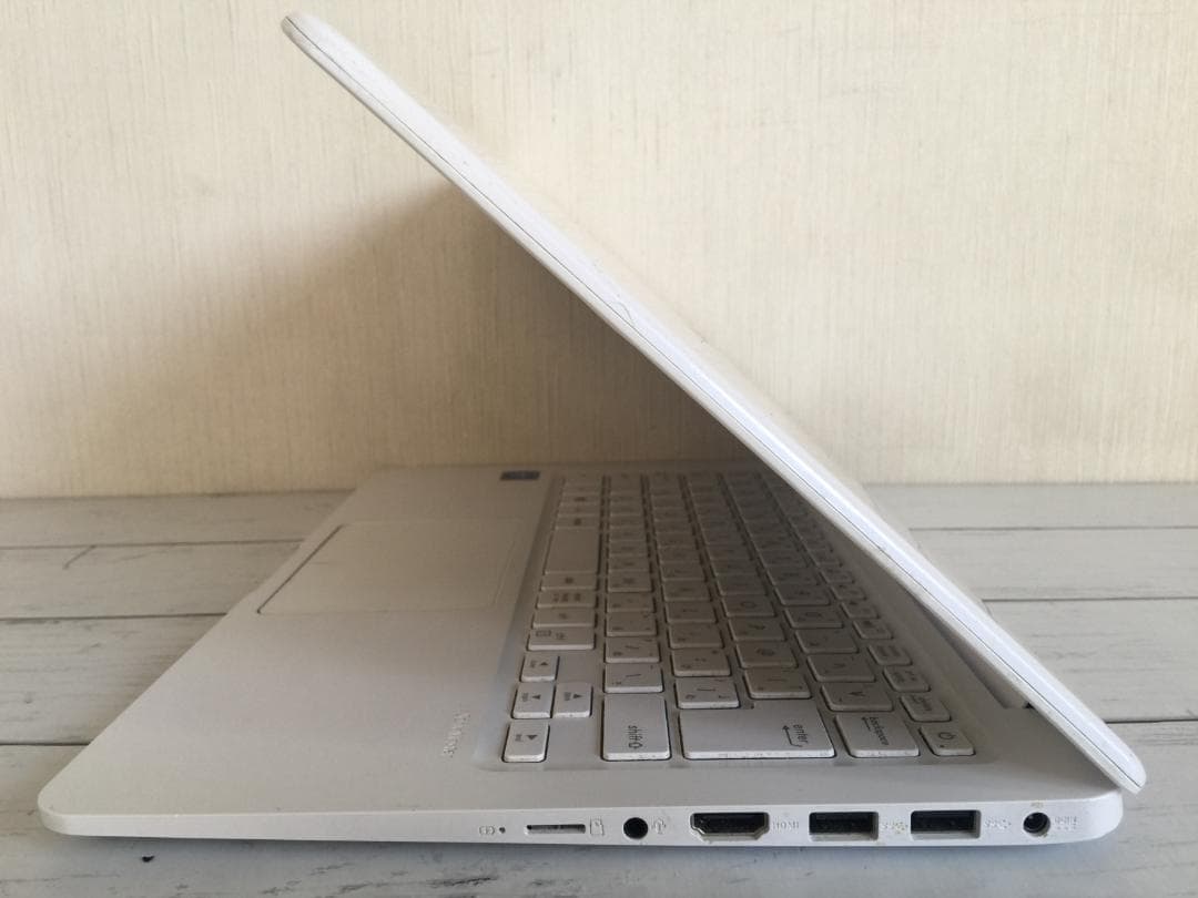 ASUS E406S 14型TFT液晶　薄型・コンパクト ノートパソコン