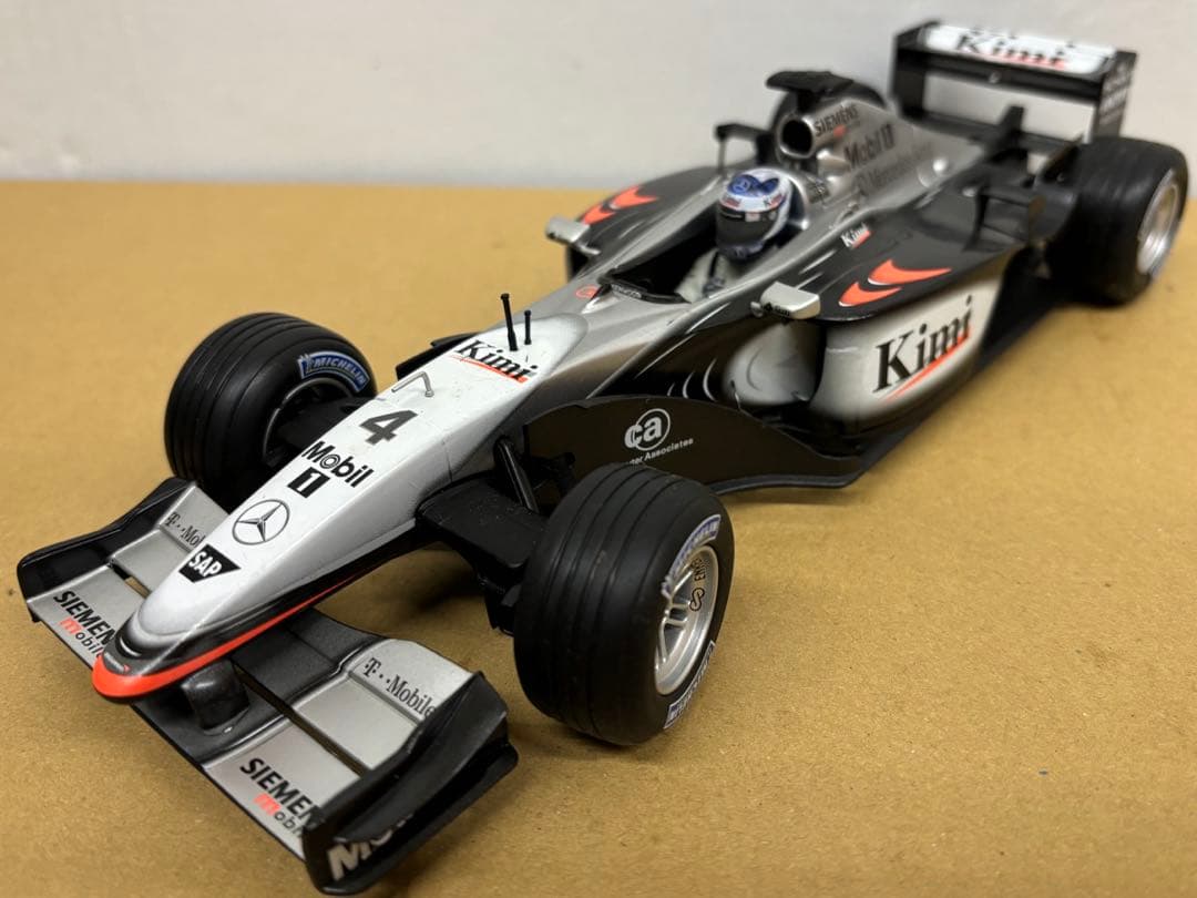 【ホットウィール　マクラーレン　MP4/17 2002年　1/18】