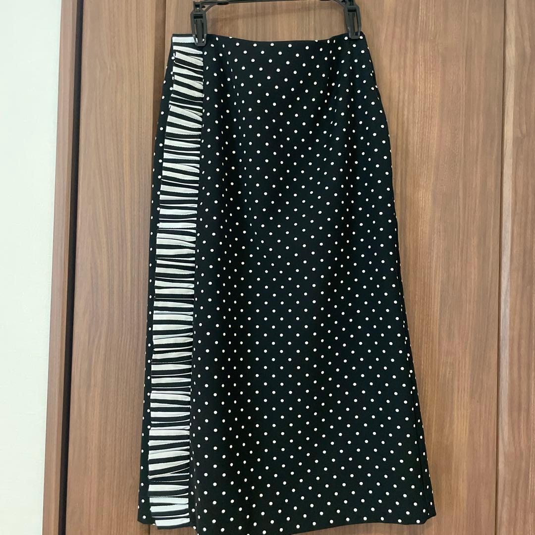 ボーダーズアットバルコニー 水玉模様 フレアスカート 後スリット