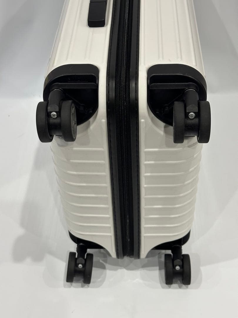 中古品RIMOWAリモワ×PORSCHEポルシェホワイト キャリーケース32L