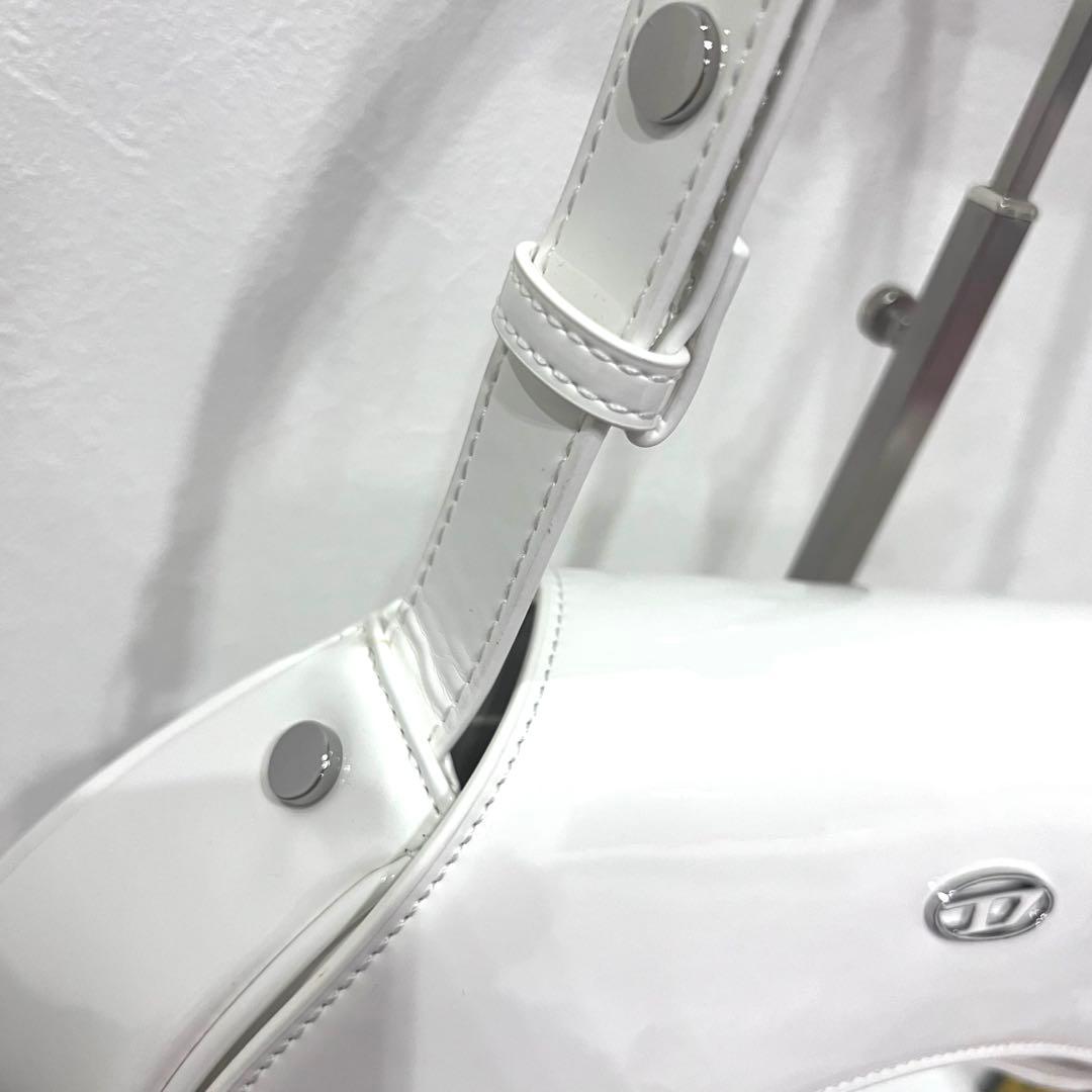 タグ付未使用品✨DIESEL ロゴ金具 エナメル調 ショルダーバッグ 白