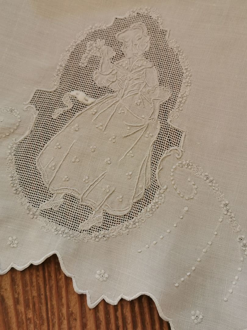 アンティーク アペンツェルレース刺繍 ブーケと少女 小花ガーランド リネンクロス