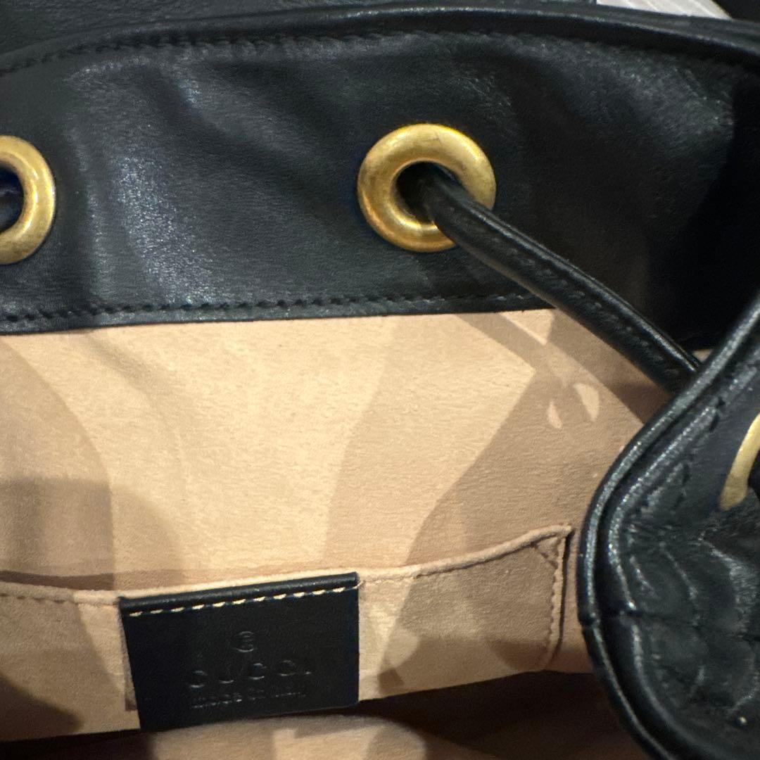 Gucci ブラック ショルダーバッグ キルティング