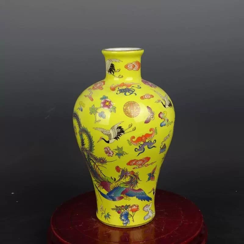 清雍正黄地粉彩龍鳳紋梅瓶 景徳鎮 陶磁器 装飾品 現代工芸品 美術品 置物