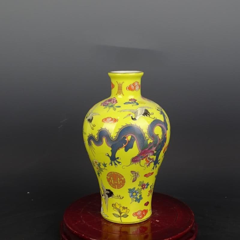 清雍正黄地粉彩龍鳳紋梅瓶 景徳鎮 陶磁器 装飾品 現代工芸品 美術品 置物