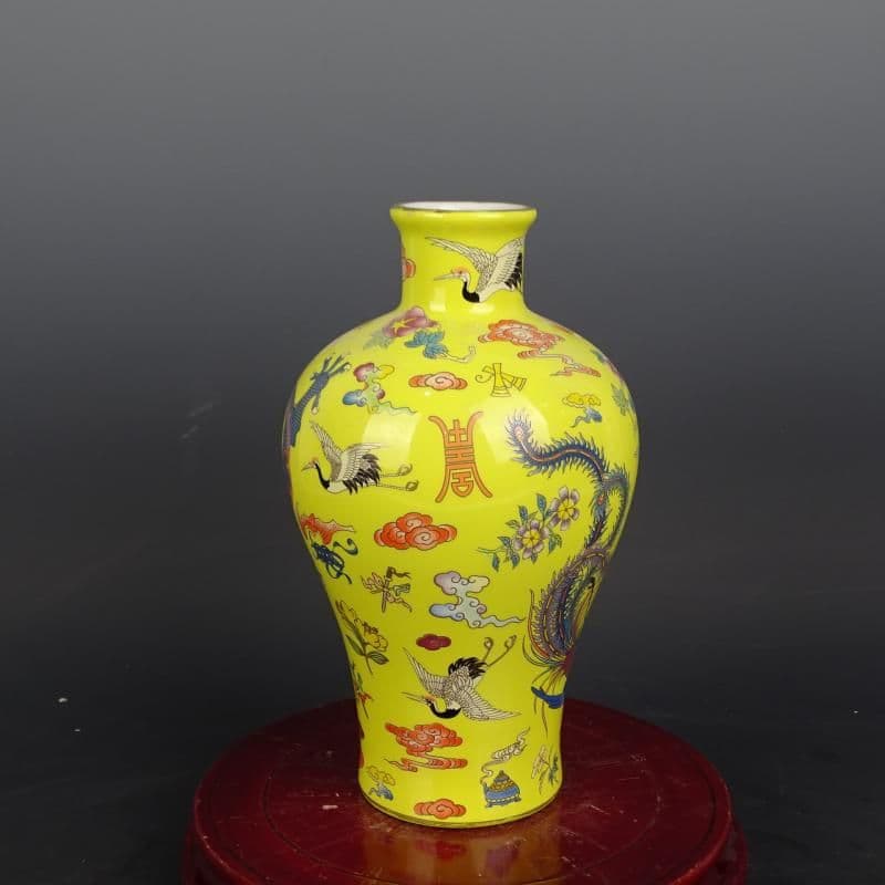 清雍正黄地粉彩龍鳳紋梅瓶 景徳鎮 陶磁器 装飾品 現代工芸品 美術品 置物