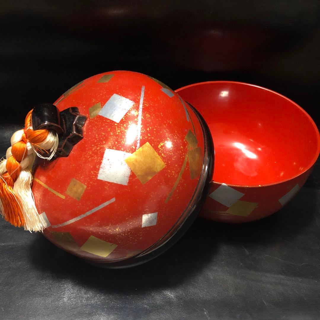 美しい古美術品◼️蔵から雅な美しい漆塗りの特大サイズの丸い入れ物が出て来ました。