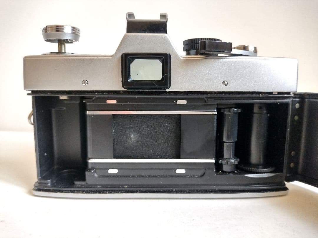 174【匿名配送】 ミノルタ SRT101 一眼レフ フィルムカメラ 露出計OK