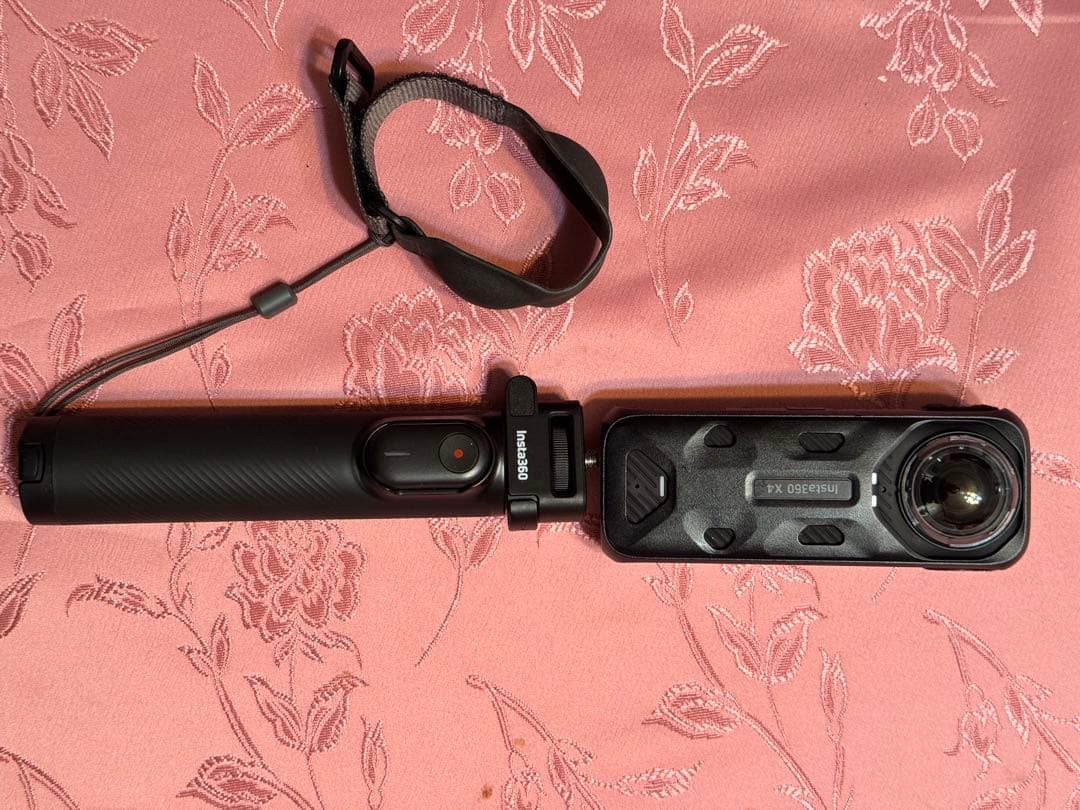 【Insta360】折りたたみ式内蔵三脚付き自撮り棒リモコンキット