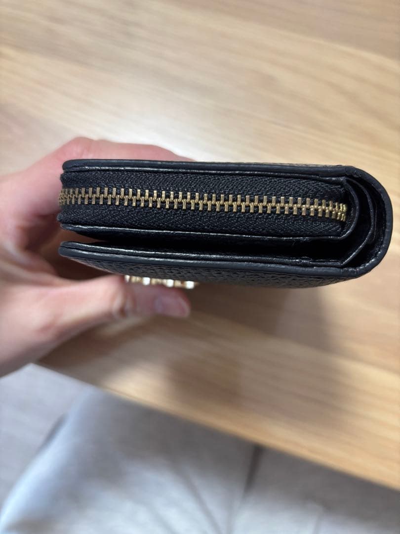 美品！russetレザー製 二つ折り財布 黒 金色装飾