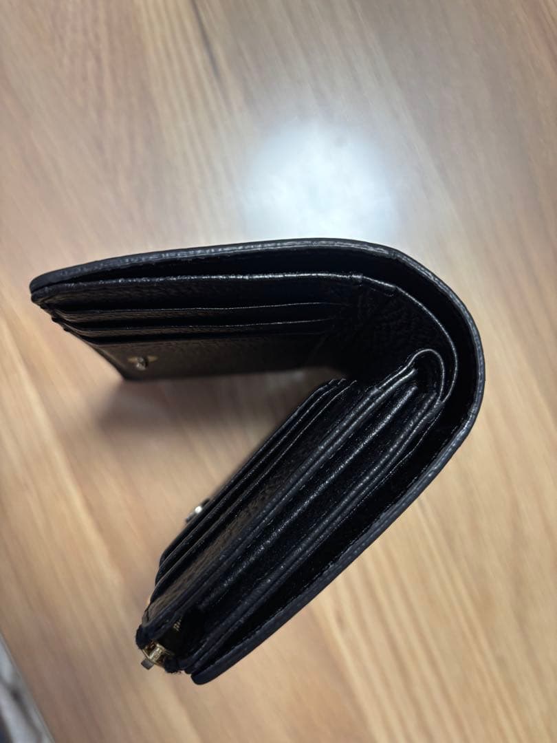 美品！russetレザー製 二つ折り財布 黒 金色装飾