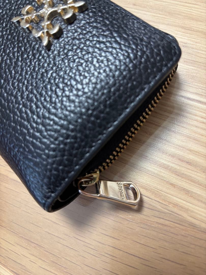 美品！russetレザー製 二つ折り財布 黒 金色装飾