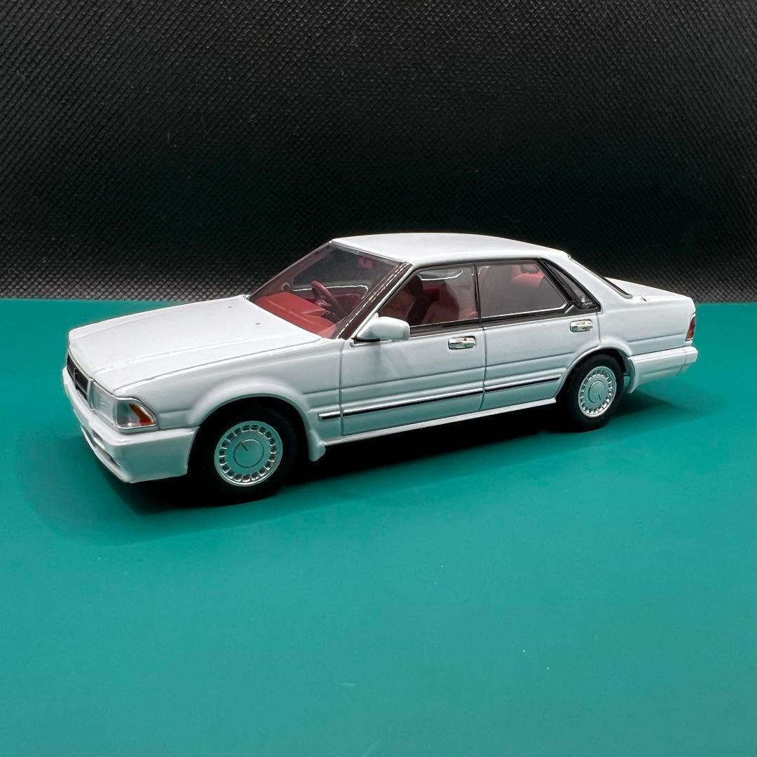 セドリック1987 トミカリミテッドヴィンテージ ネオ　LV-N43 22a 白
