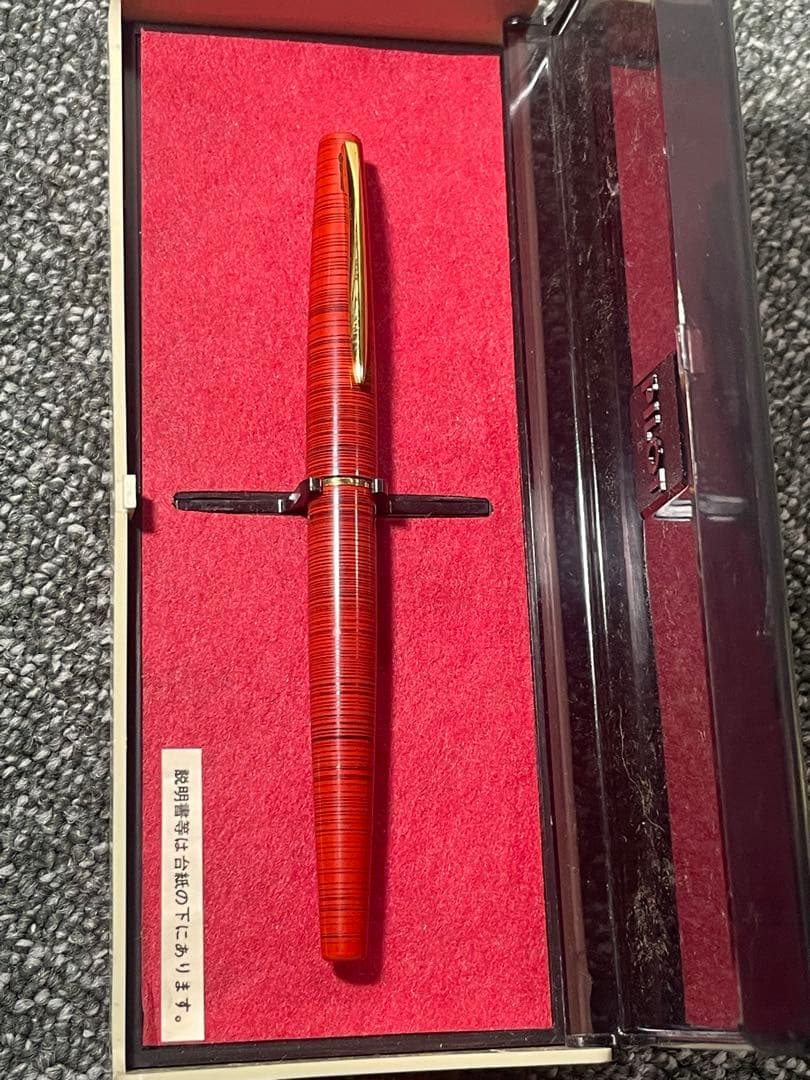 PILOT ストライプデザイン 万年筆 赤　18k