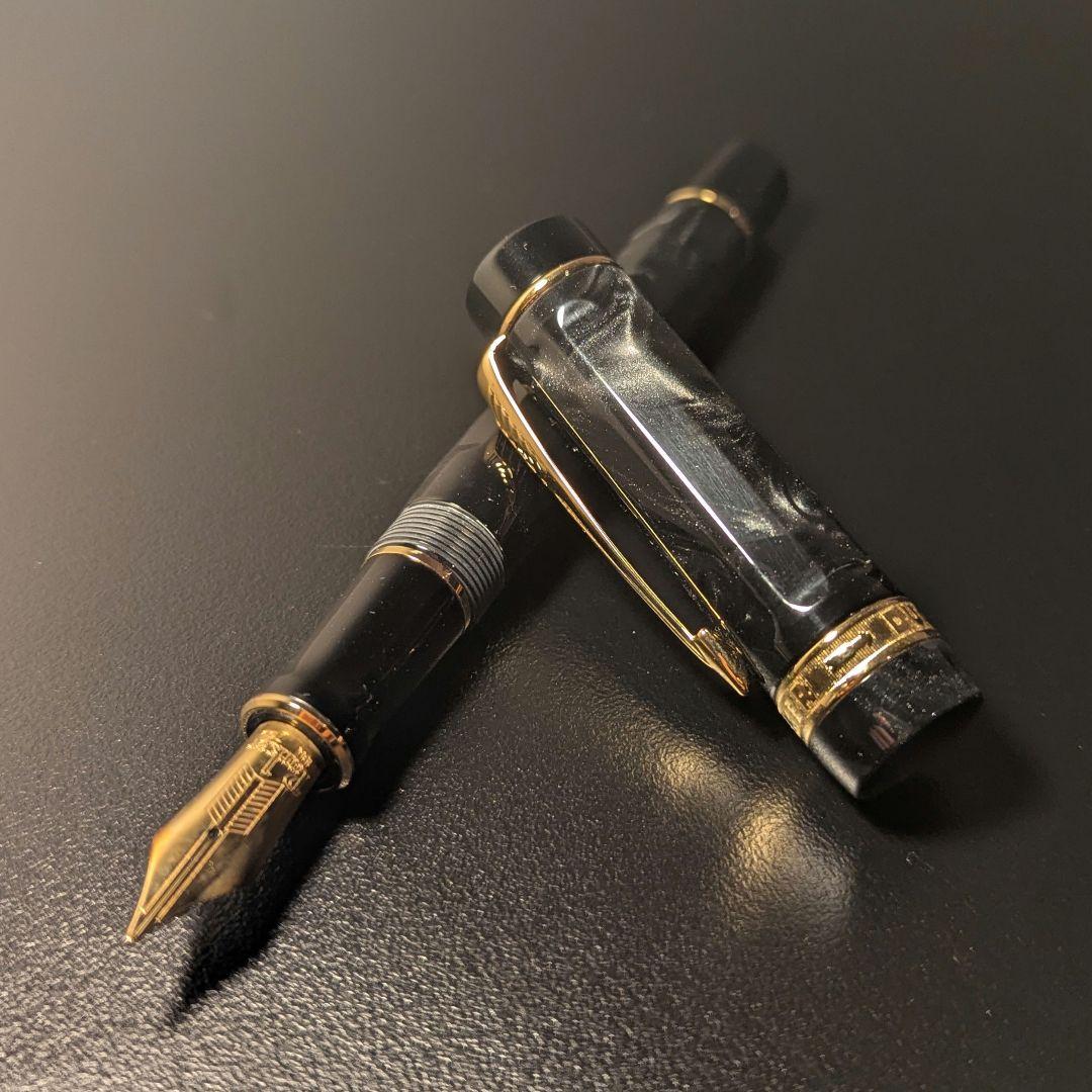 Parker Duofold 120周年記念限定モデル 'Lucky 8'