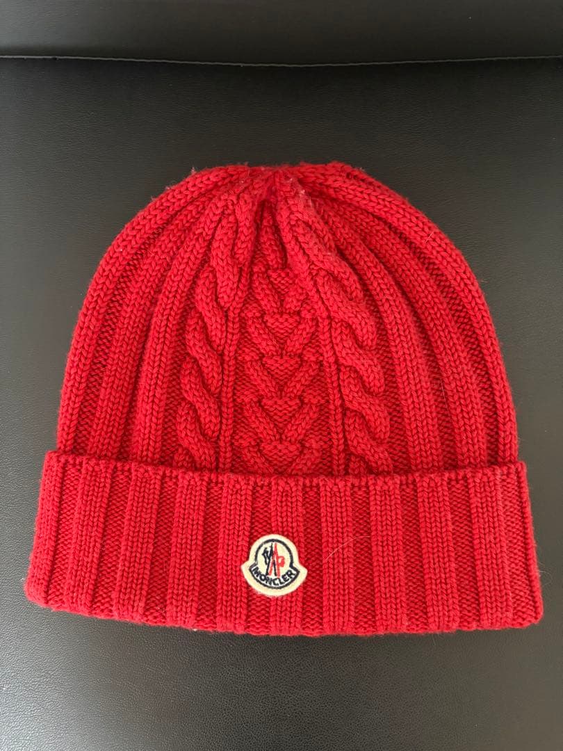 nagu　MONCLER 赤ニット帽