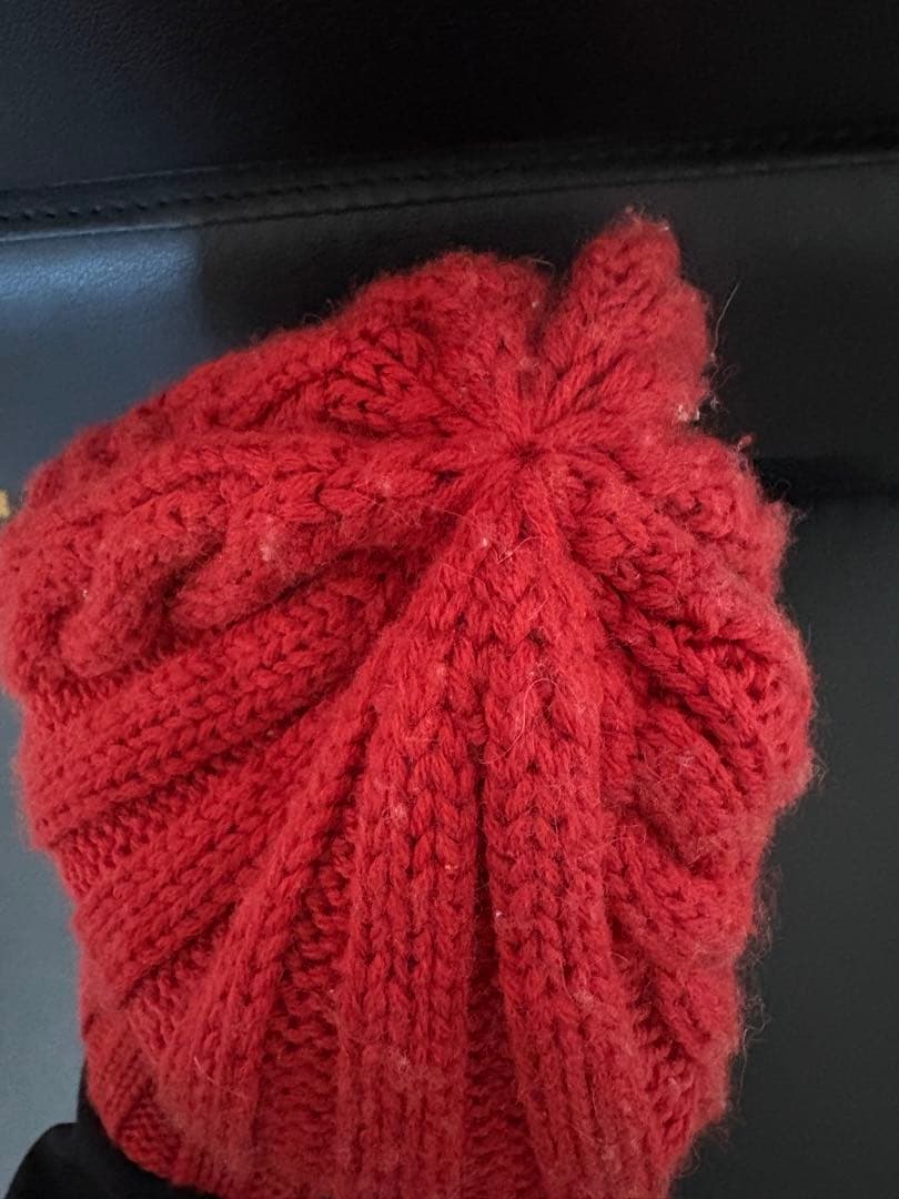 nagu　MONCLER 赤ニット帽