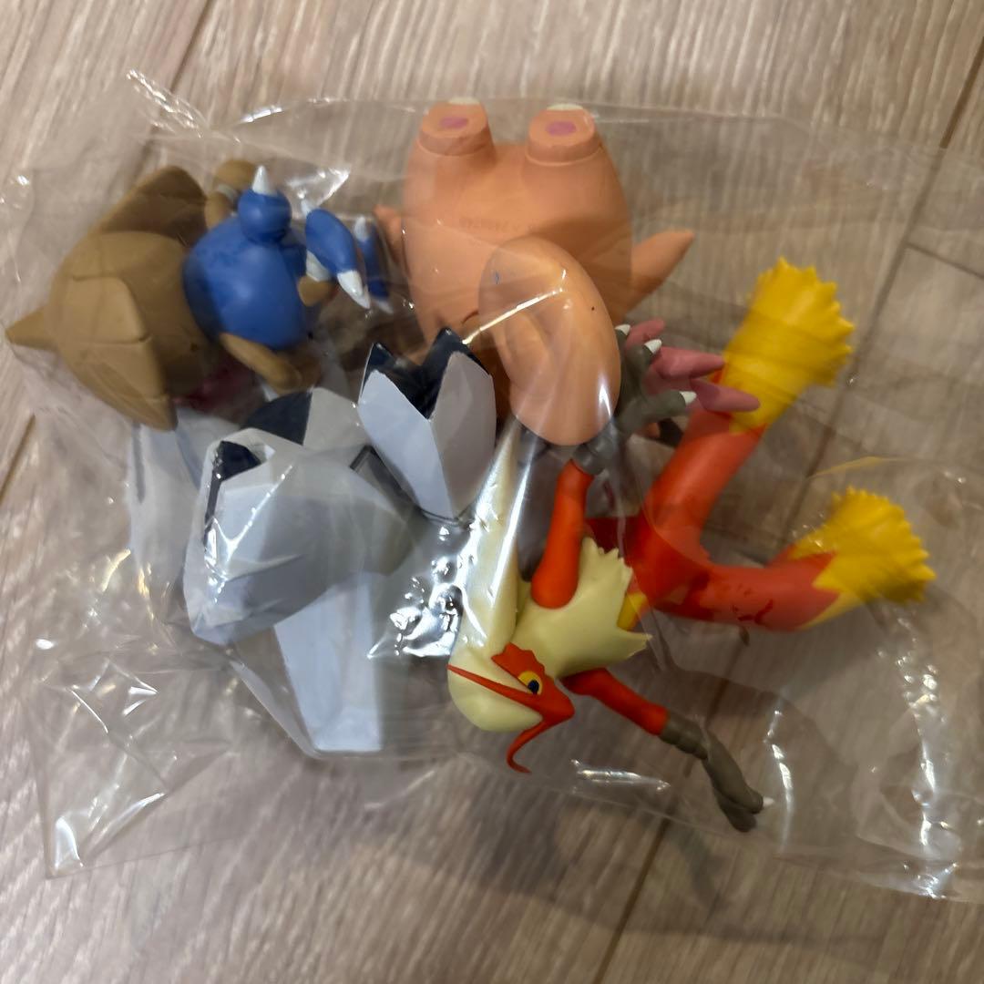 ポケモンスケールワールド　フィギュア　まとめ売り　リーフ、レッド、グリーン　等