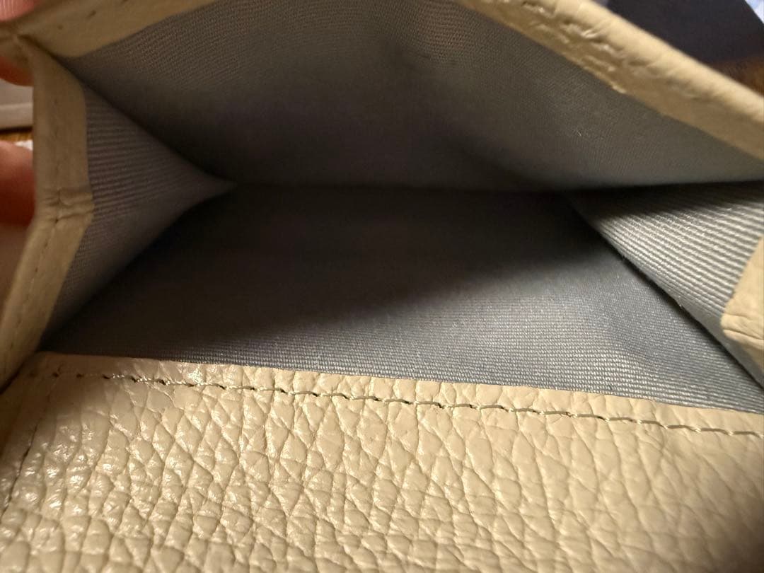 CAFUNÉ ベージュ 二つ折り財布 スタンスフラップウォレット